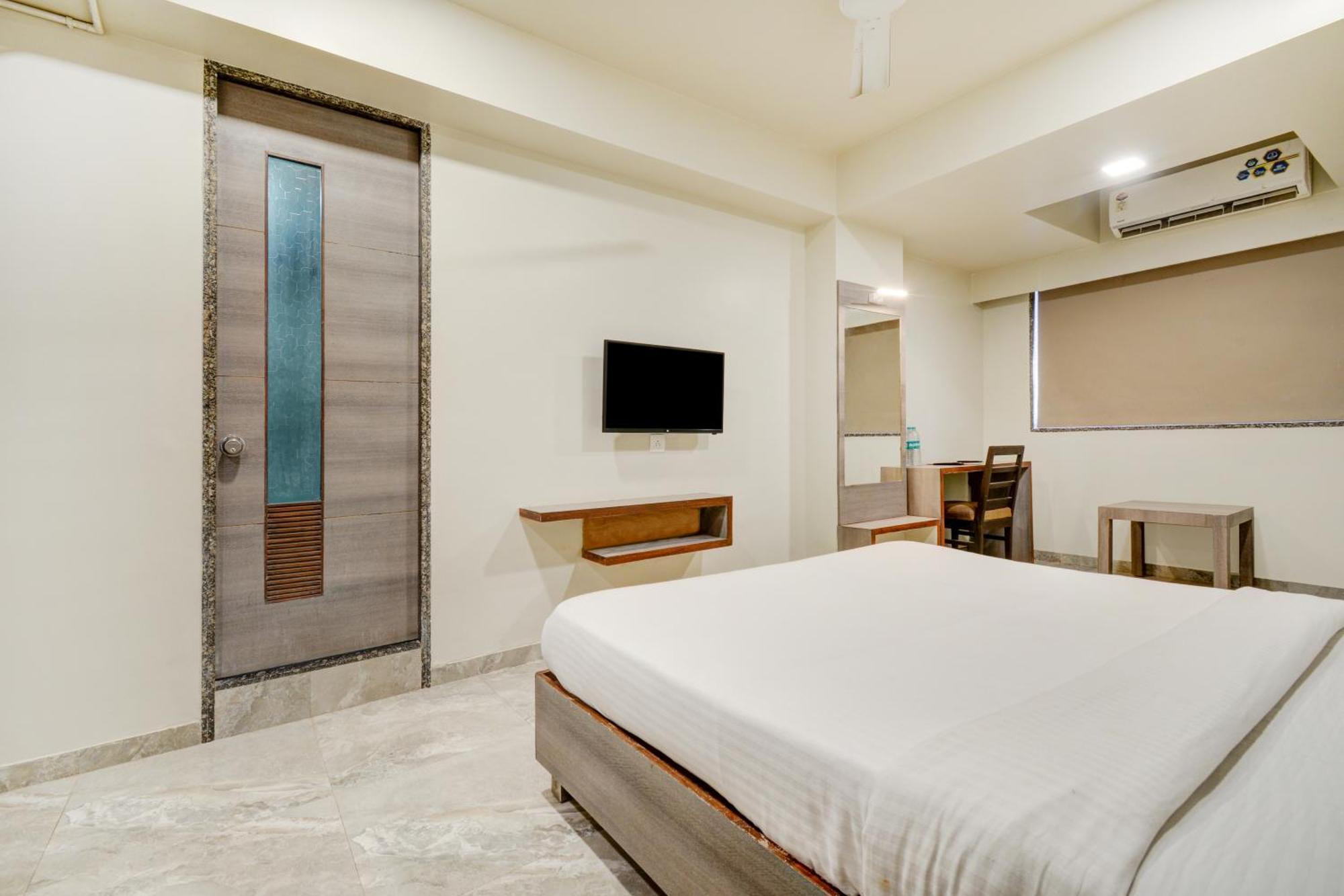Hotel Desert Inn Tharad Extérieur photo