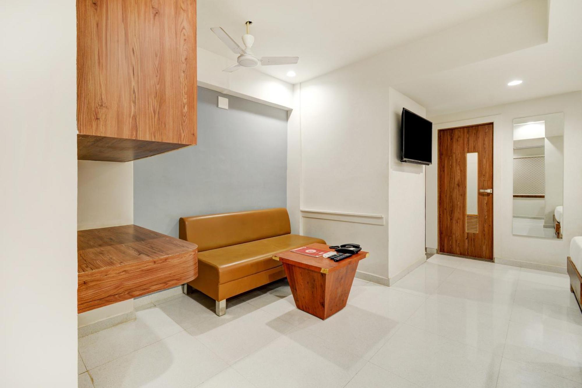 Hotel Desert Inn Tharad Extérieur photo