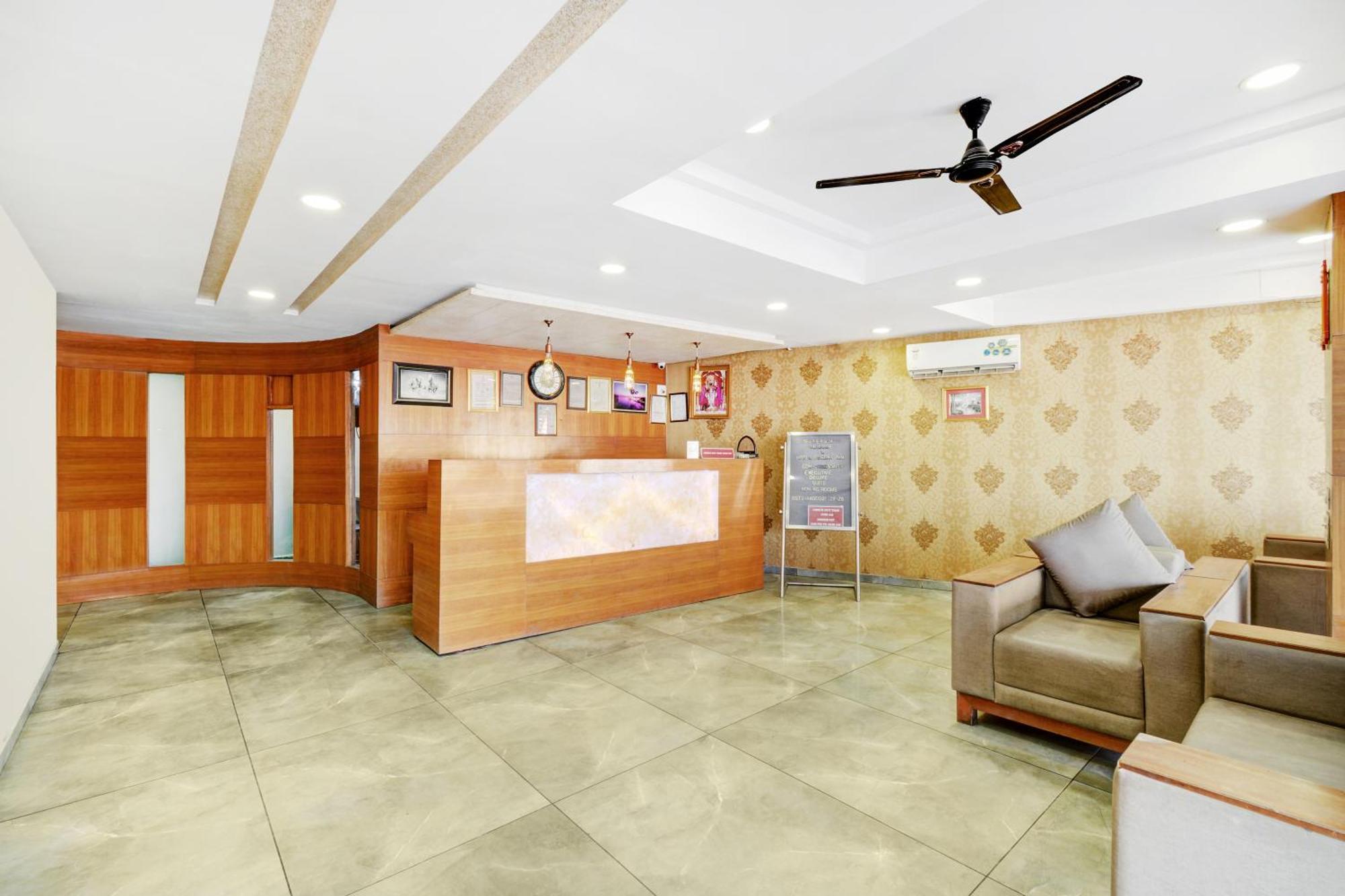 Hotel Desert Inn Tharad Extérieur photo