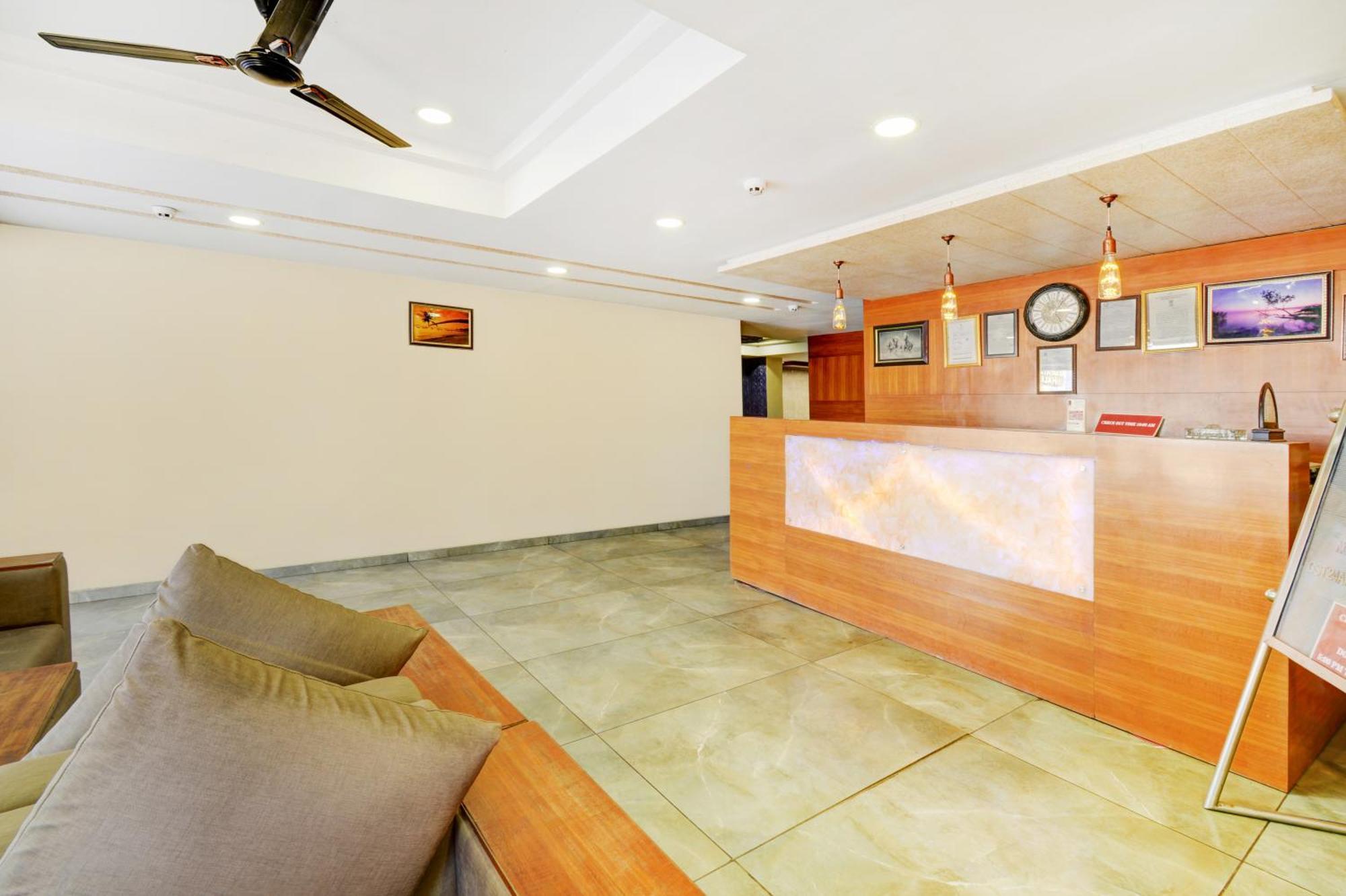 Hotel Desert Inn Tharad Extérieur photo