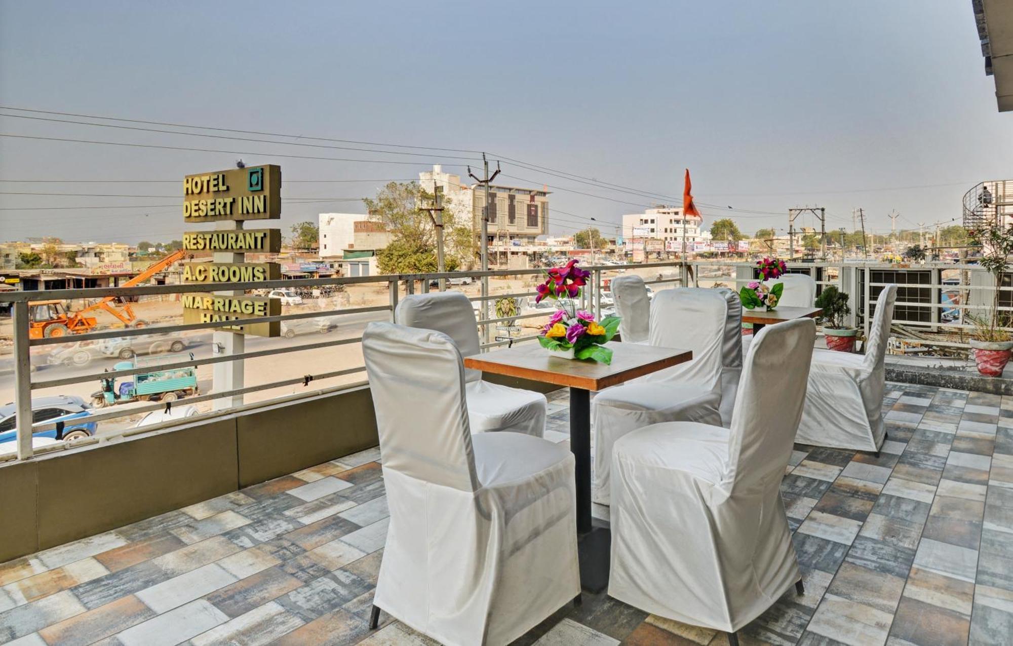 Hotel Desert Inn Tharad Extérieur photo