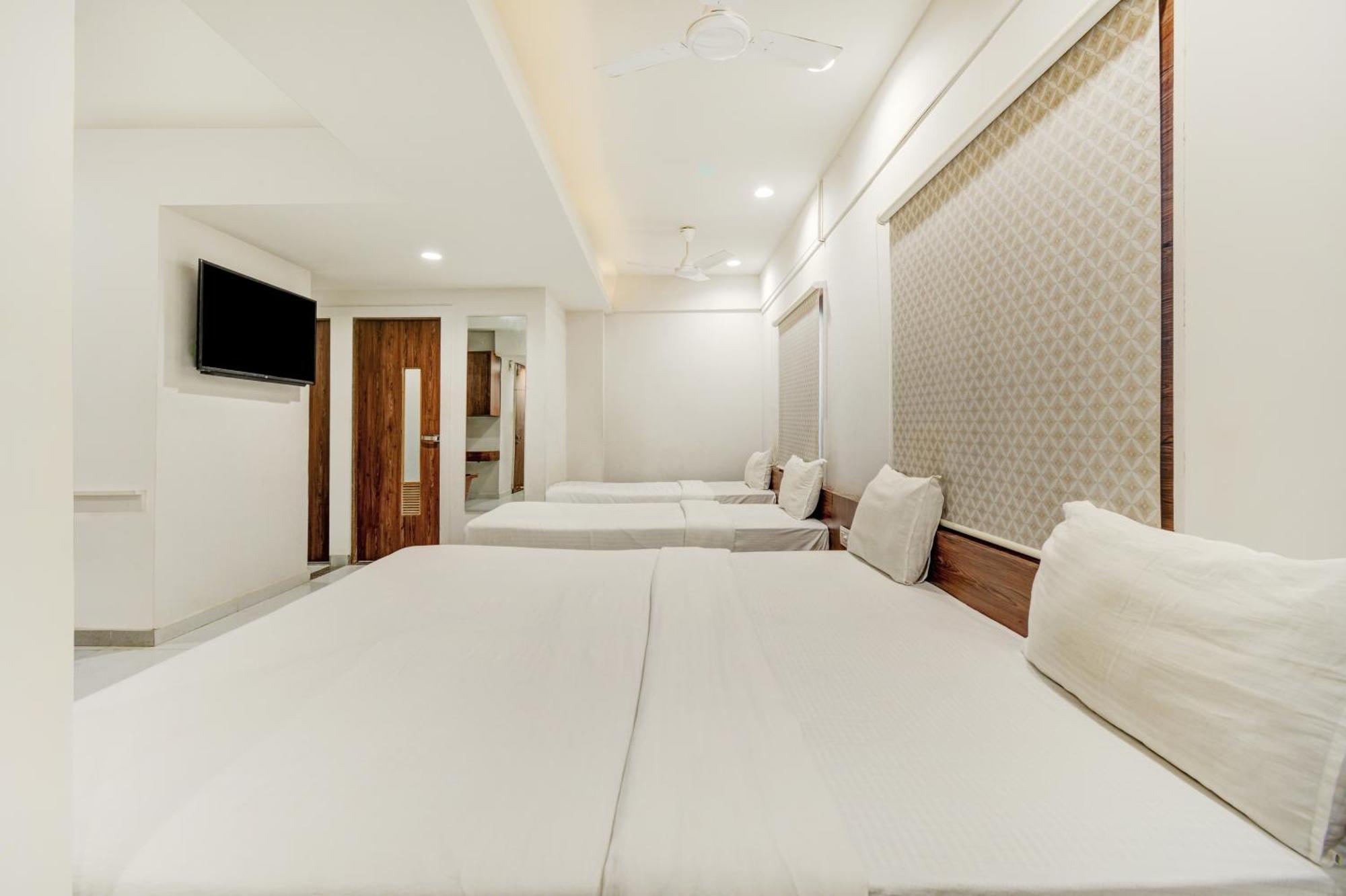 Hotel Desert Inn Tharad Extérieur photo