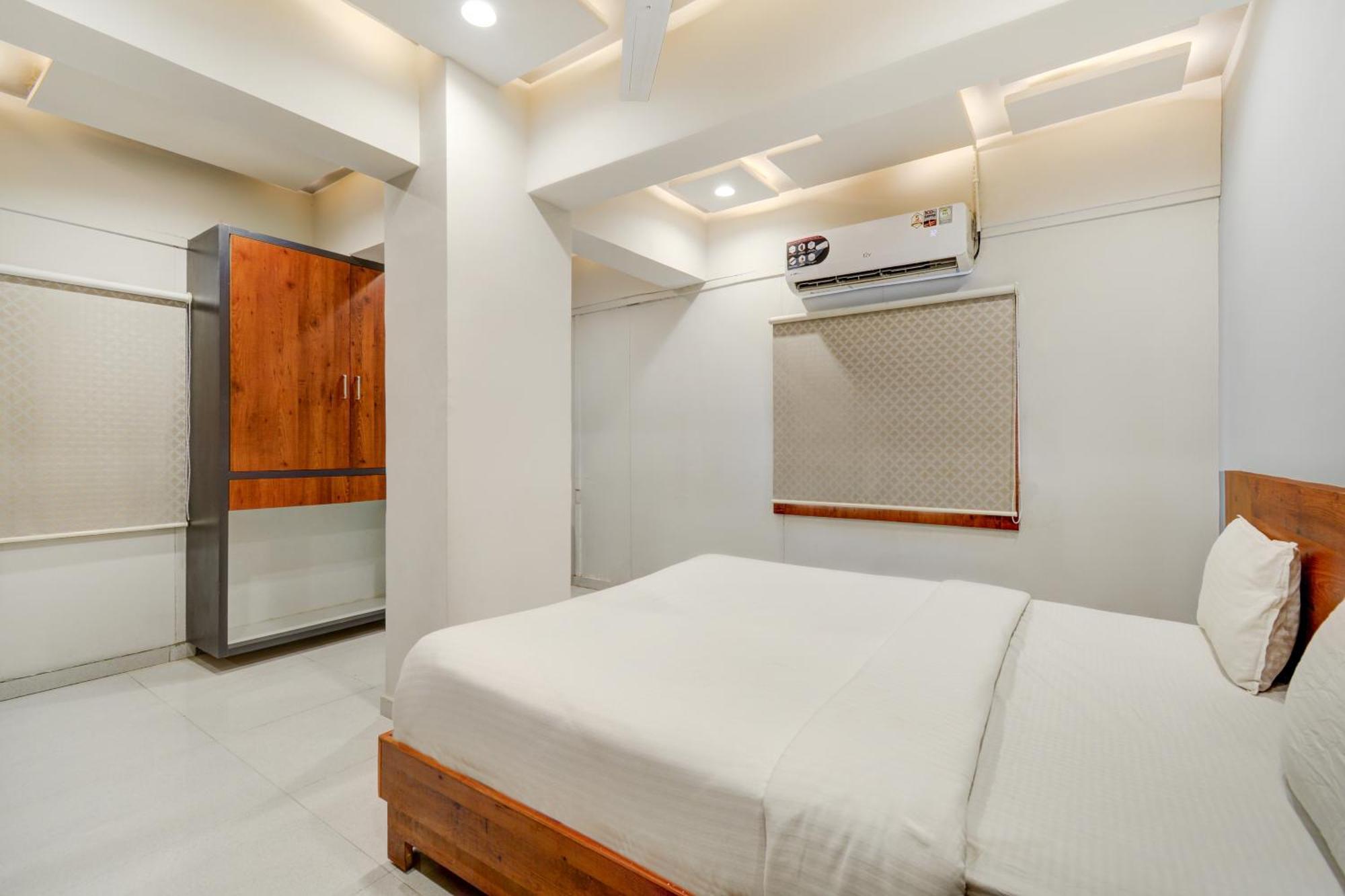 Hotel Desert Inn Tharad Extérieur photo