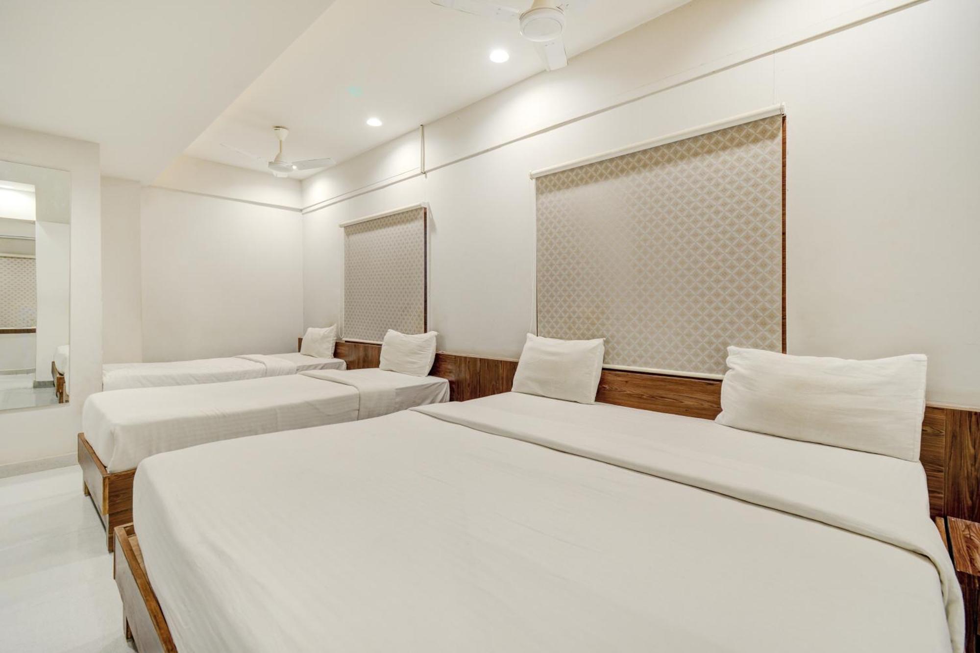 Hotel Desert Inn Tharad Extérieur photo