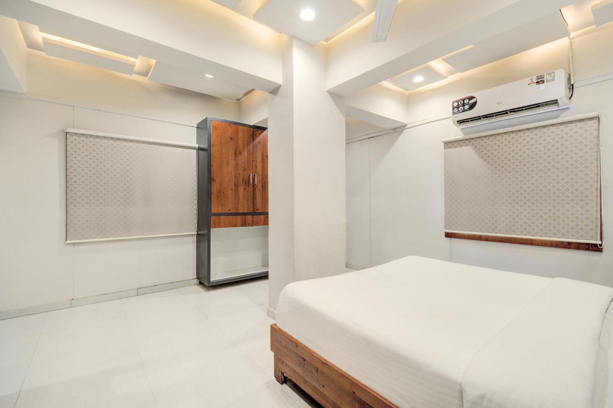 Hotel Desert Inn Tharad Extérieur photo